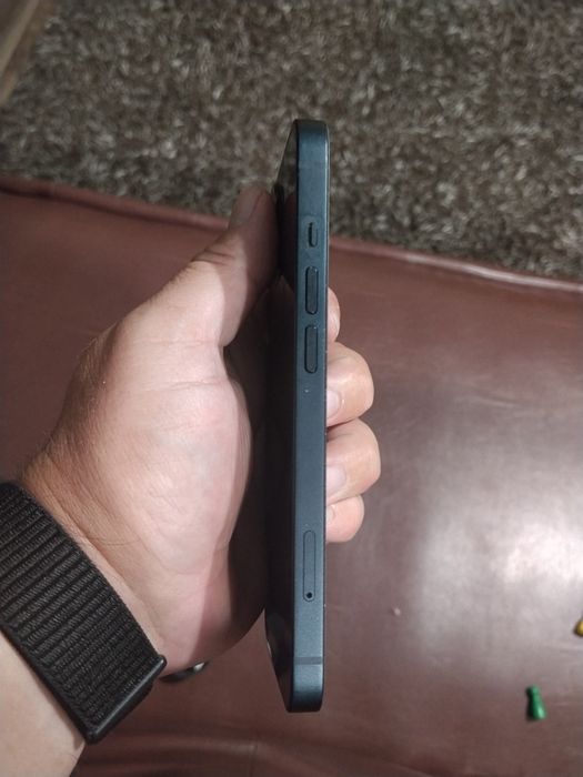 iPhone 13  albastru