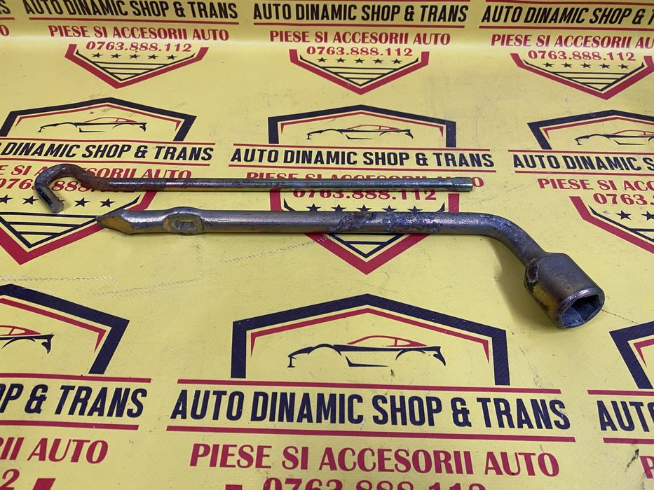 Cric auto original Volvo V40 S40 99-04 cod produs OEM 30856182