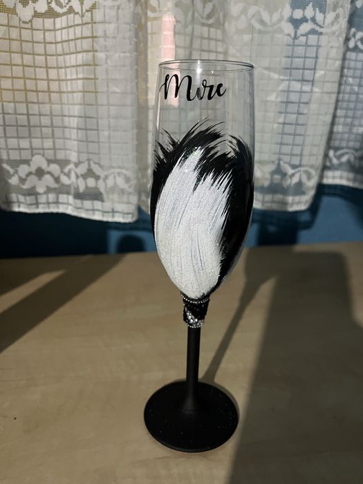 Vand pahare pentru nuntă