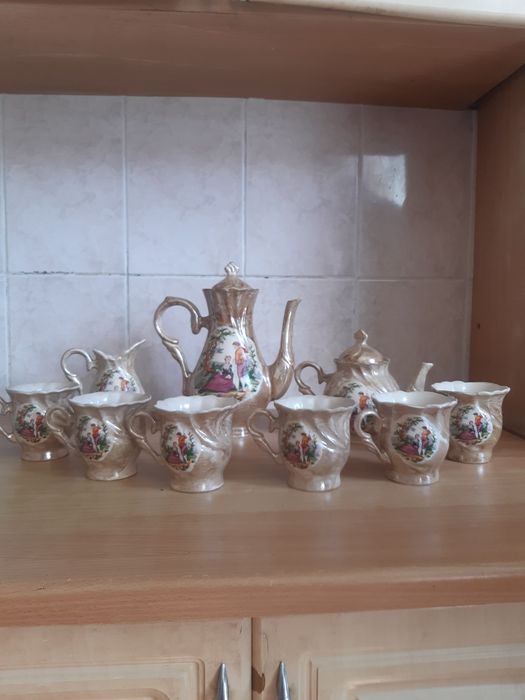 Продам сервиз  посуда  6000