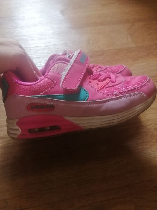 Кроссовки на девочку