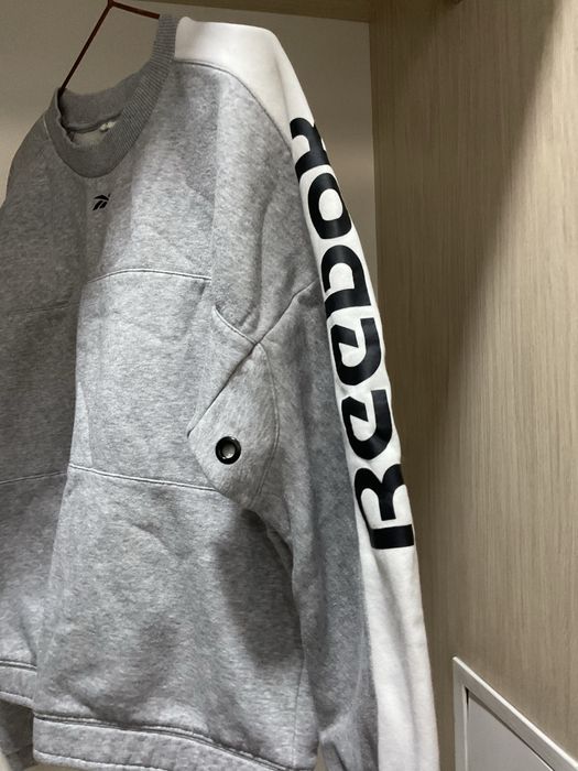 Теплая толстовка reebok.