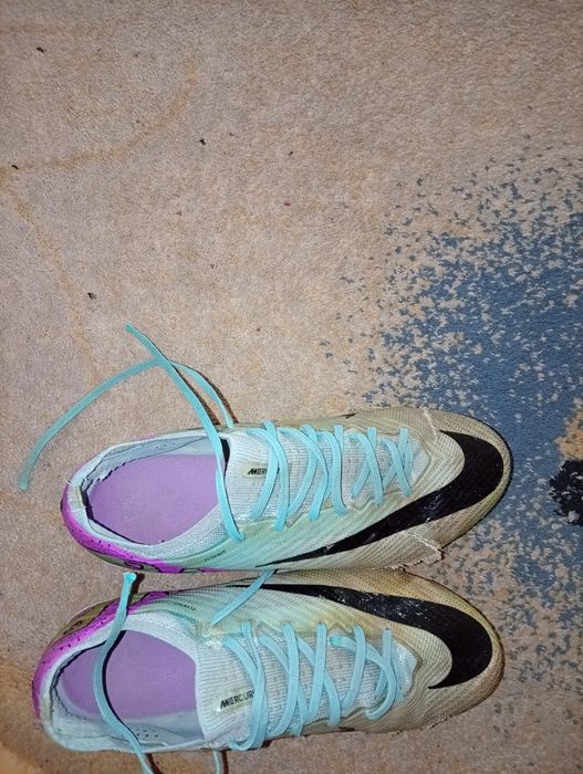 Ghete de fotbal Nike Vapor rupte mărimea 43 cu saculet
