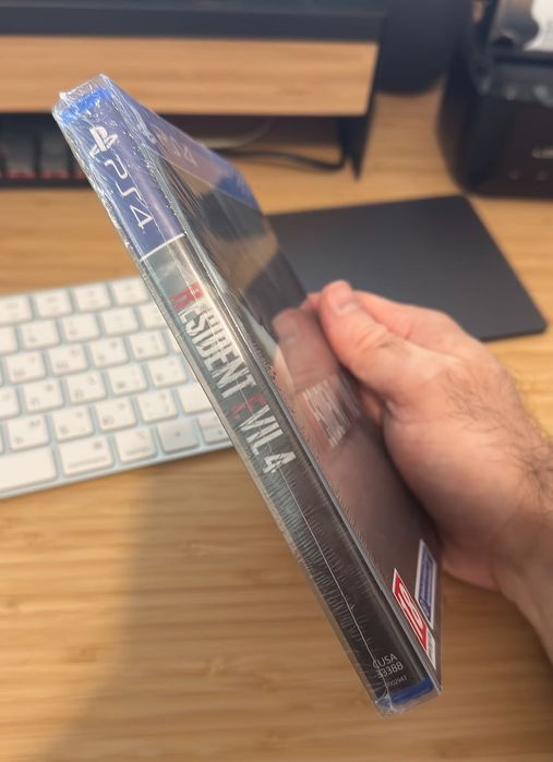 Resident Evil 4 Lenticular Edition PS4 nou, sigilat
