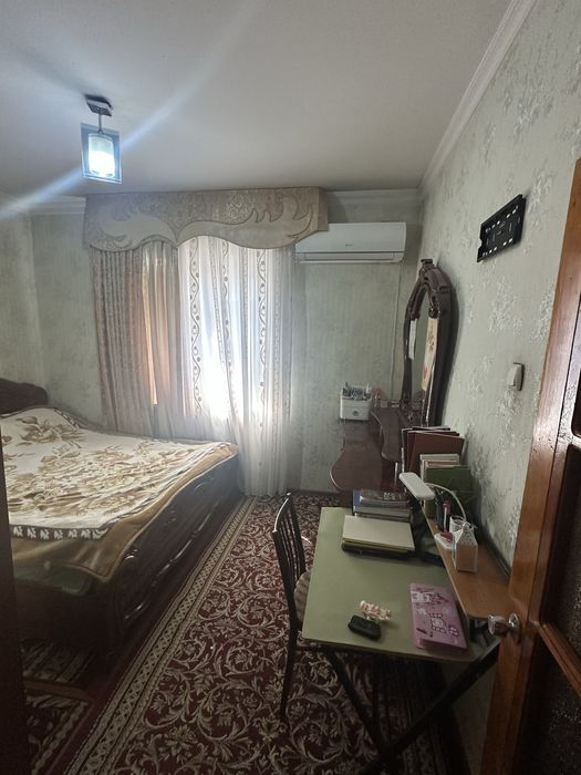 Продаётся квартира своя  Юнусабад 5кв  4 комнат