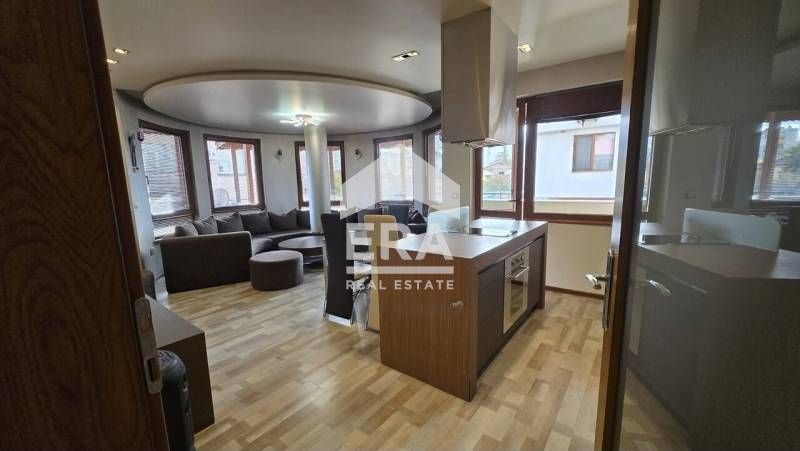 Луксозен тристаен апартамент в кв.Дружба