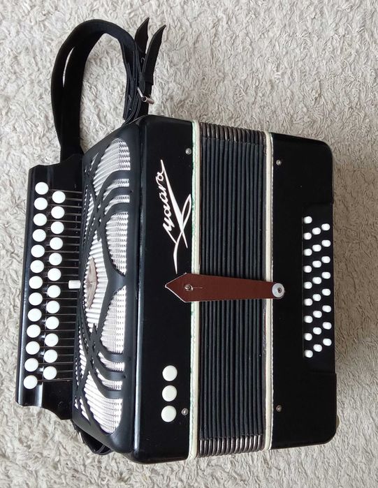 Шуйская гармонь "Чайка", трехголосая с регистром, тональность Ре диез