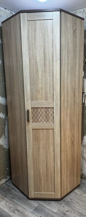 Угловой шкаф в прихожую