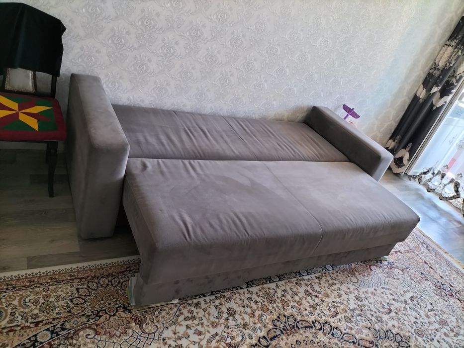 Диван серого цвета