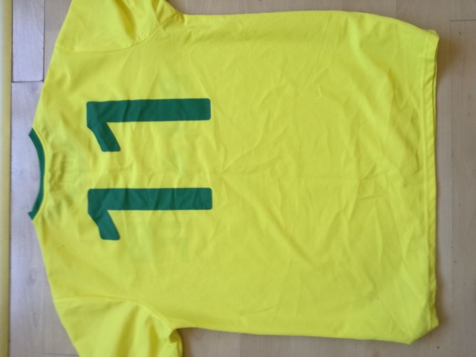 Футболни фланелки на различни отбори добро състояние,