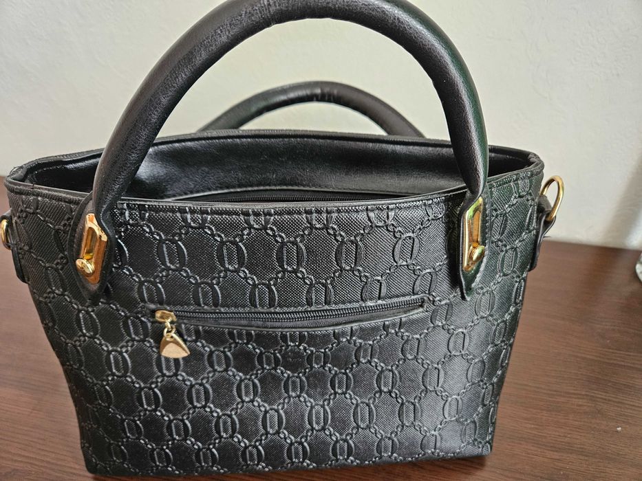 Черна дамска чанта