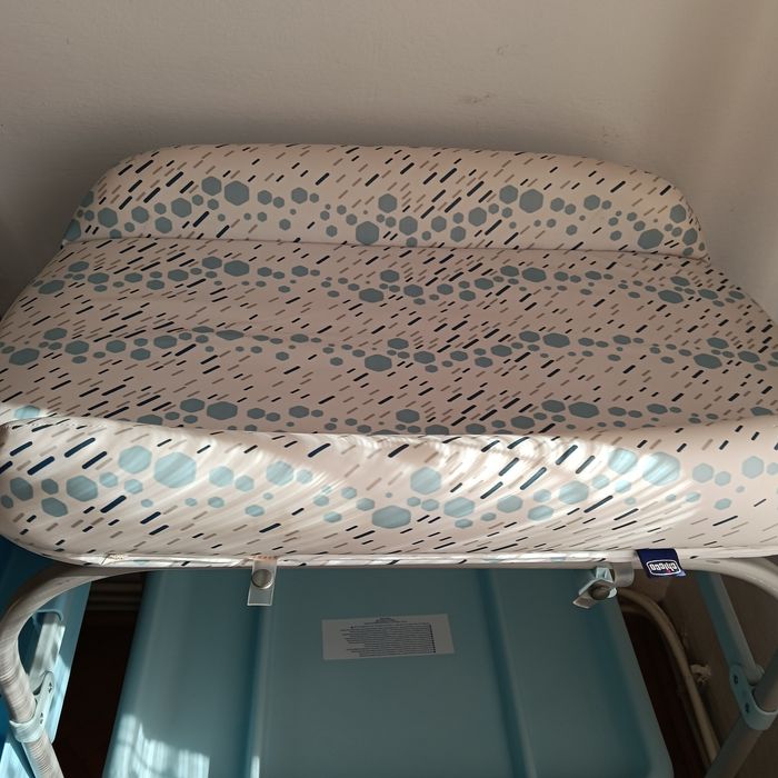 Masă de schimbat și făcut duș pentru bebe