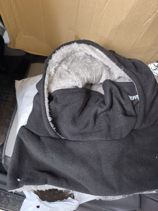 Два  цвята зимна термична шапка