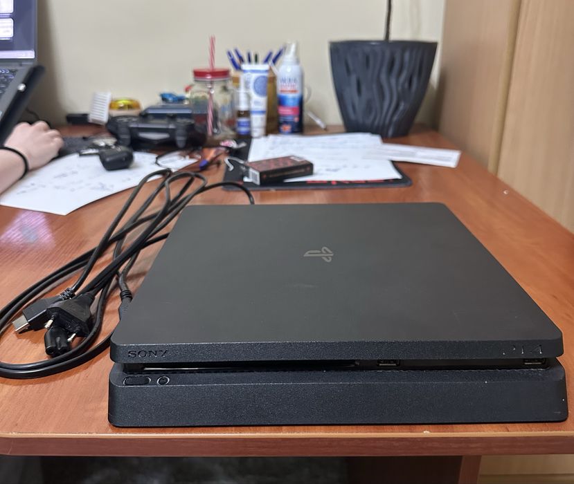 Playstation 4 slim
