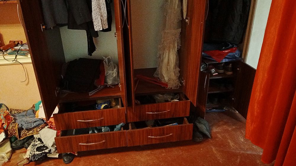 Прихожка сотилади тезда. Продается шифоньер - прихожая в идеальном сос