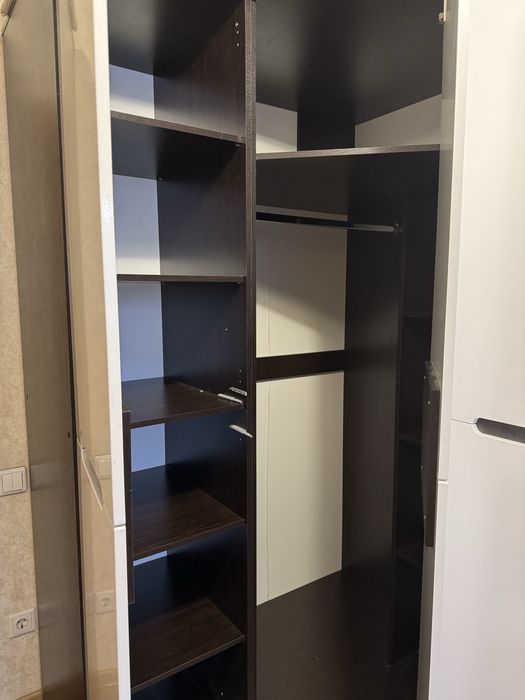 Продам шкаф угловой 80.000