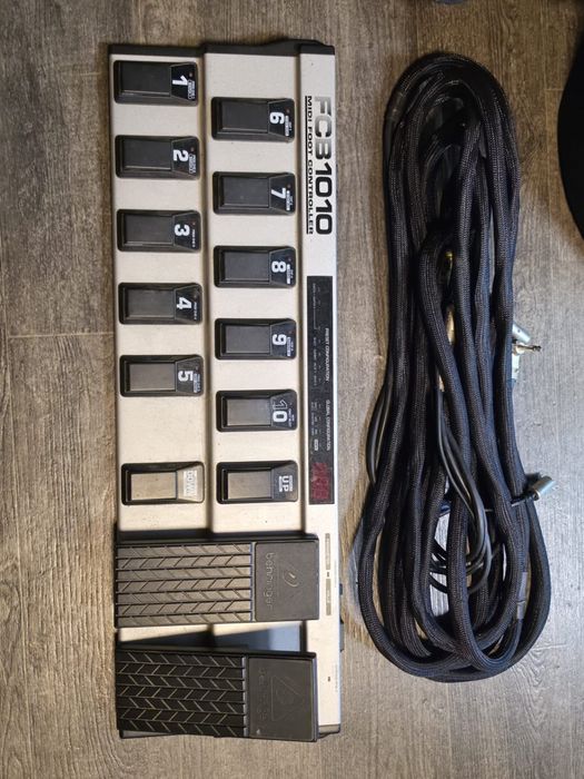 Controller / Pedalier MIDI Behringer FCB1010 + Cabluri incluse – Stare Foarte Bună