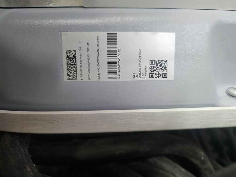 Invertor solar trifazat