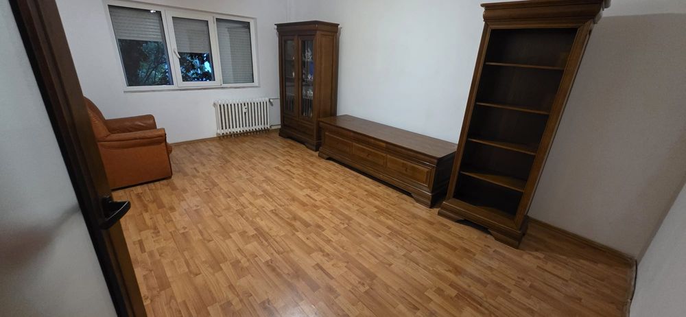Apartament cu 4 camere decomandat