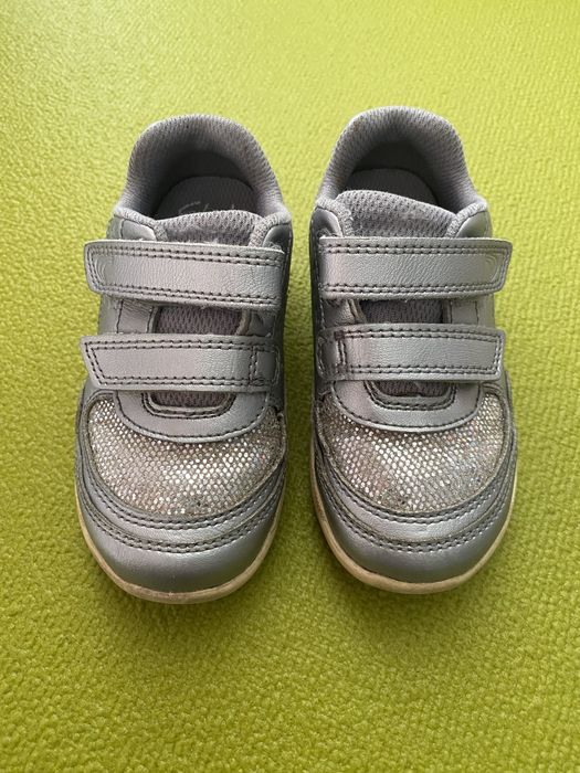 Серебристые кроссовки Clarks, 23 р