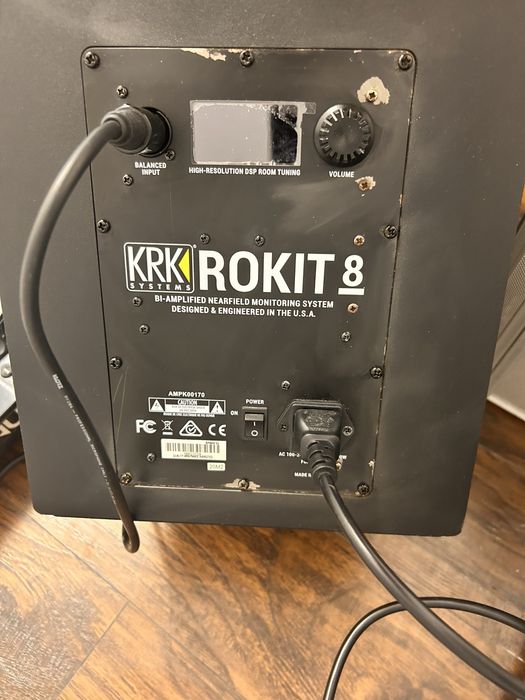 Pupitru dj: pioneer, allen heath, krk rokit, sennheiser