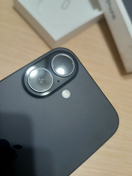 Продам iPhone 16/256