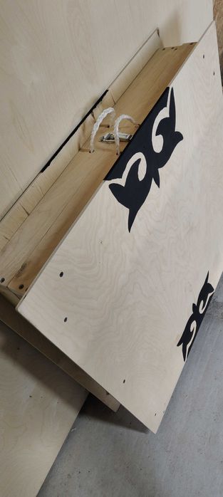 Жерстолдар жиналмалы чемодан, дөңгелек столдар