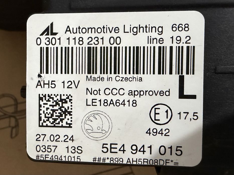 Faruri / Far stanga, Far dreapta Skoda Octavia 4 2019-2025