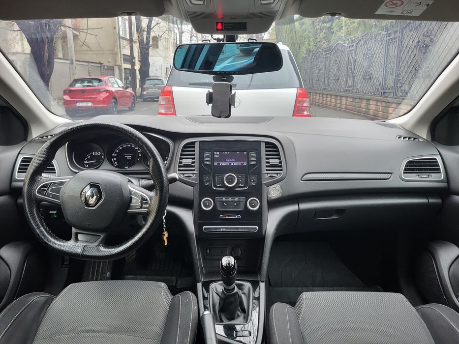 Renault Megan lV hatchback cu GPL