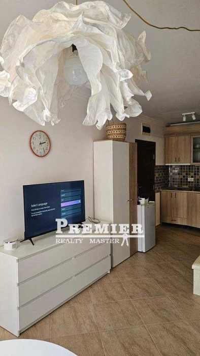 Продава се красиво студио апартамент с гледка към басейна в Свети Влас