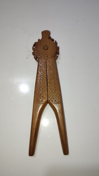 Cleste pentru nuci, alune