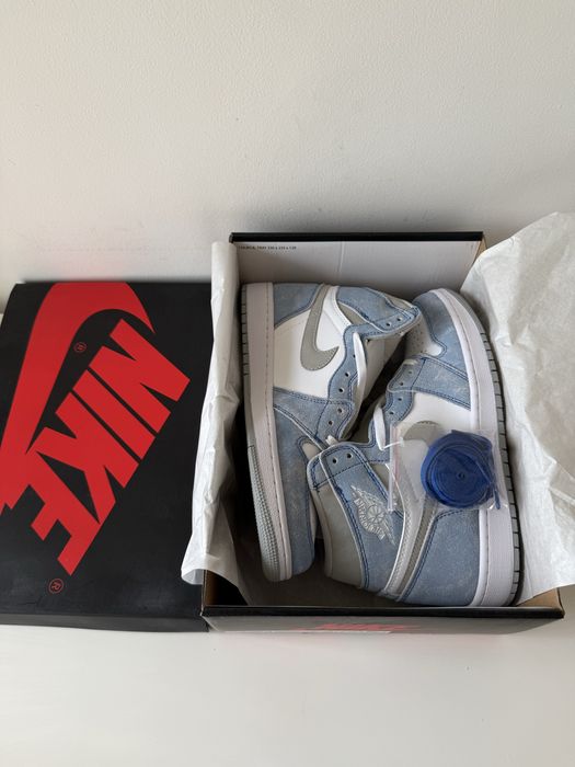 Air Jordan 1 Retro Hyper Royal