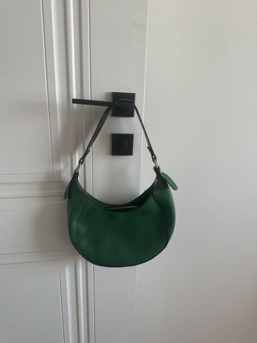 Зеленая сумка багет