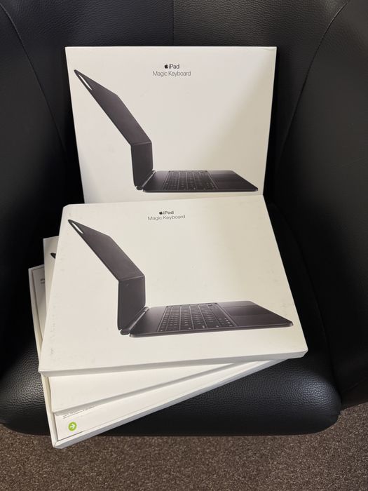 iPad Magic Keyboard Black QWERTZ / IPad Pro 13 inch / Noi - Sigilate |