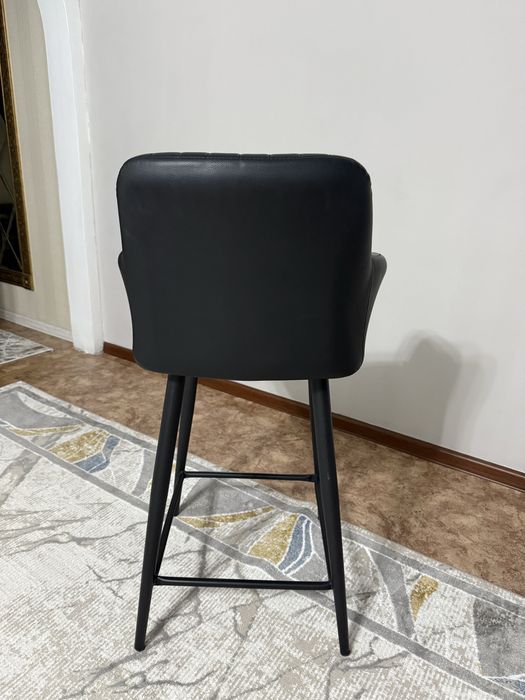 Продам кожаный барный стул