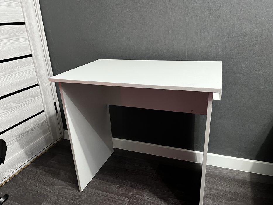 Продам стол 5000тг