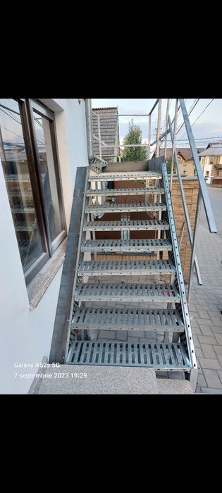 Scară zincată profesionala