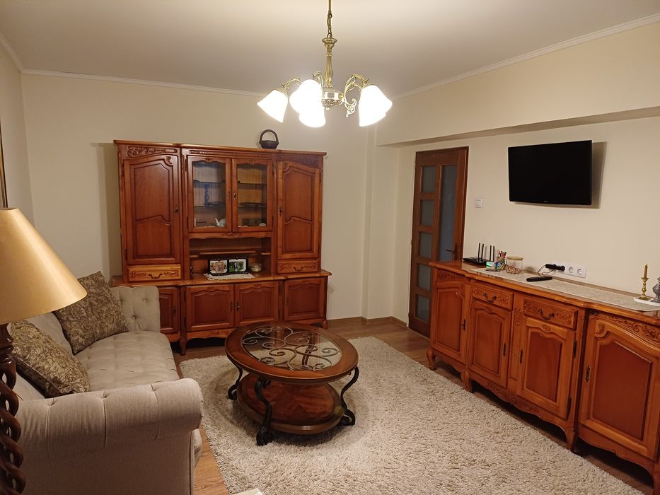 Apartament 3 camere decomandat | Bloc cărămidă 1990 | Zona Nicolae Iorga