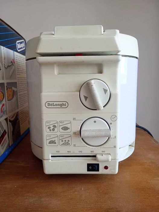 Продавам  фритюрник  де лонги  1800в