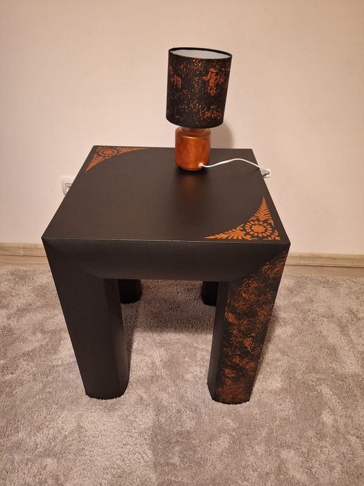 Set decorativ exclusivist din lemn masiv – masă de cafea înaltă & mini lampă