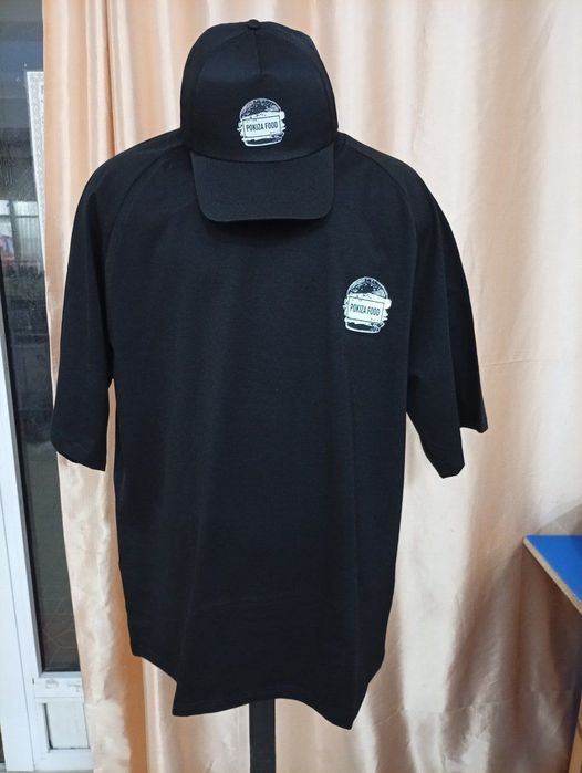 Futbolka polo S logotipom