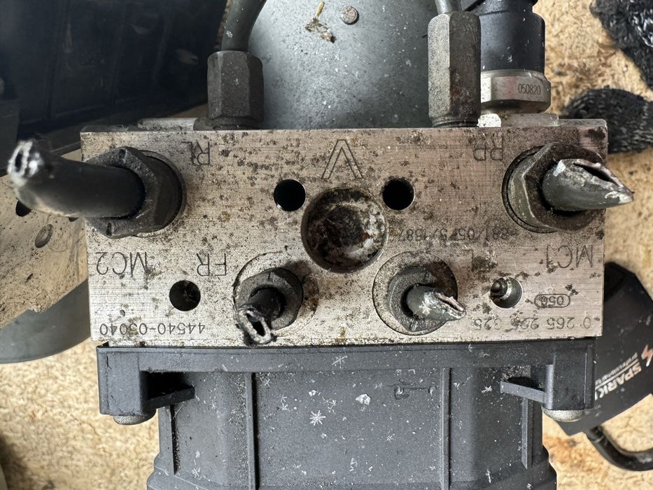 Блок АБС Тойота Авенсис т250