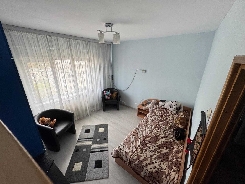 Apartament 3 camere, Alexandru cel Bun, etaj intermediar, vedere bulevard, mobilat și utilat – eliberare imediată