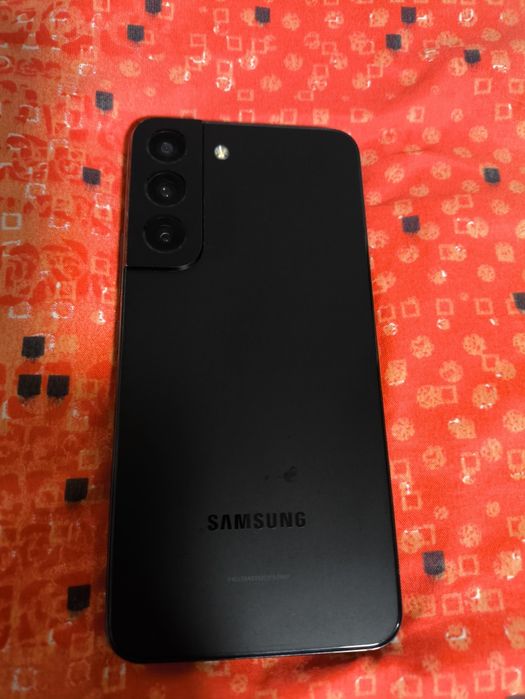 Продам samsung s22 в хорошем состоянии