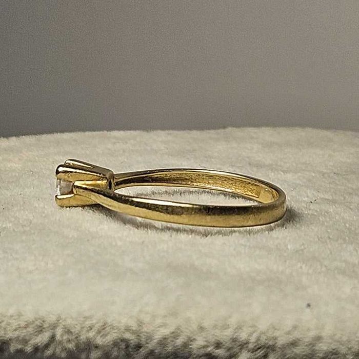 Inel din aur galben cu piatra 14K, 1.96 Grame