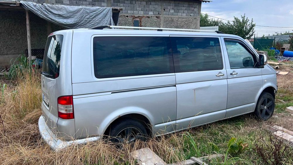 Vand VW Caravelle T5 pentru dezmembrari