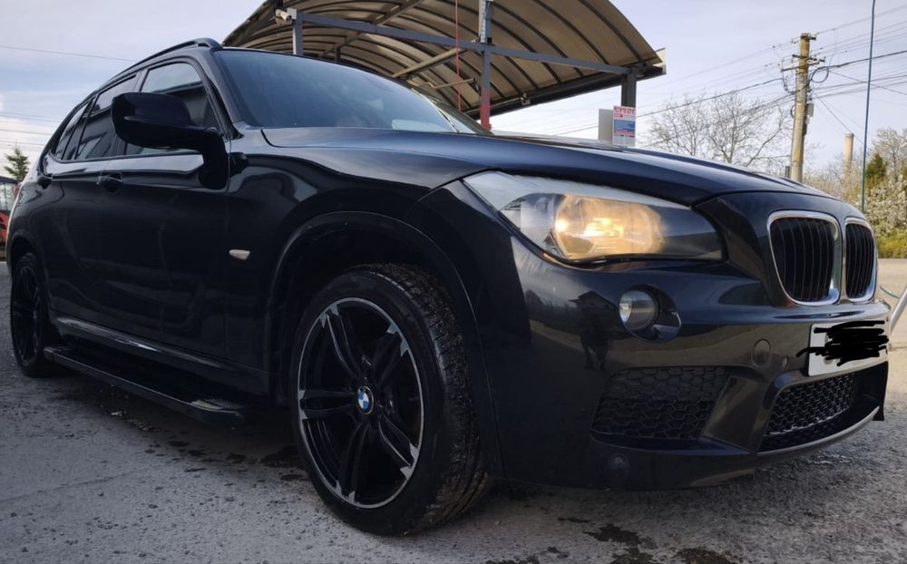 Dezmembrez BMW X1 E84 2.0d 18dX-Drive M Pack 2011  Manual piele recaro Jante 18 M volan M praguri ext oglinzi cu rabatare