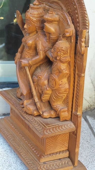 Рядка Старинна Дървена Статуетка на Индийската Богиня-Войн Дурга