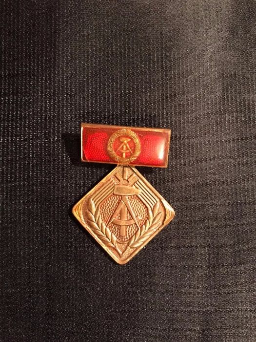 Продам значок времён СССР