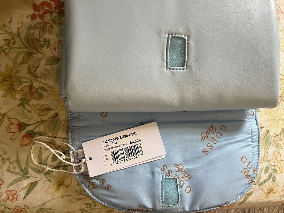 Бебешки комплект,нов,с повивалник,четка и гребенче за коса